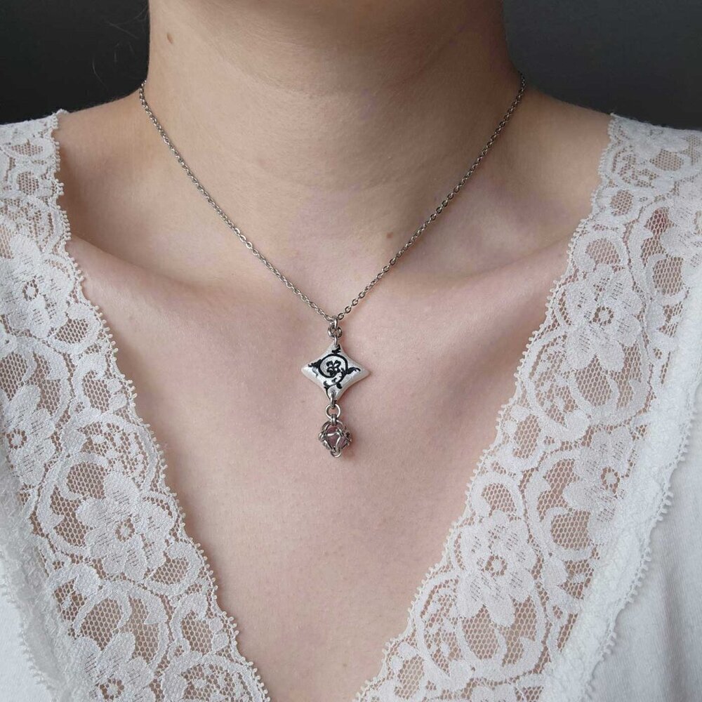 Fairy gothic silver thorns and caged pearl necklace with a small silver chain - Picture 2 of 10